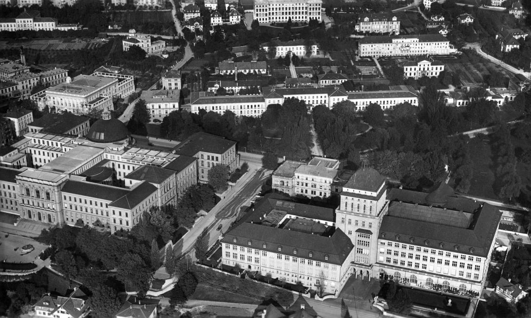 Universität